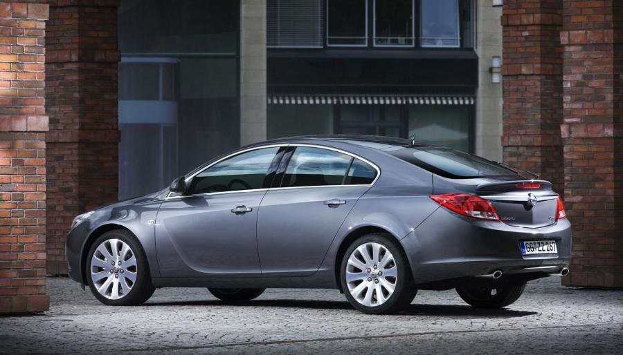 Opel Insignia 2012 года  (фото 13 из 32)